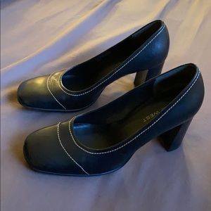 Women’s Nine West shoes size 7 lightly worn